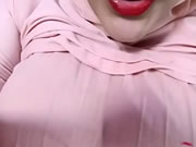 Arab Slut Shakes her Big Tits and Masturbation in Webcam
