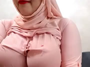 Arab Slut Shakes her Big Tits in Webcam